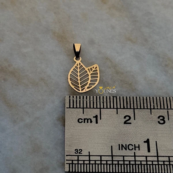 تصویر دوم آویز دو برگ مینیمال طلا لیزری